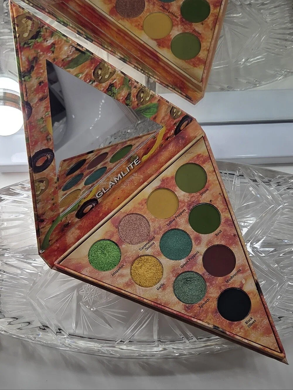 GLAMLITE PIZZA SLICE VEGGIE LOVERS EYESHADOW PALETTE